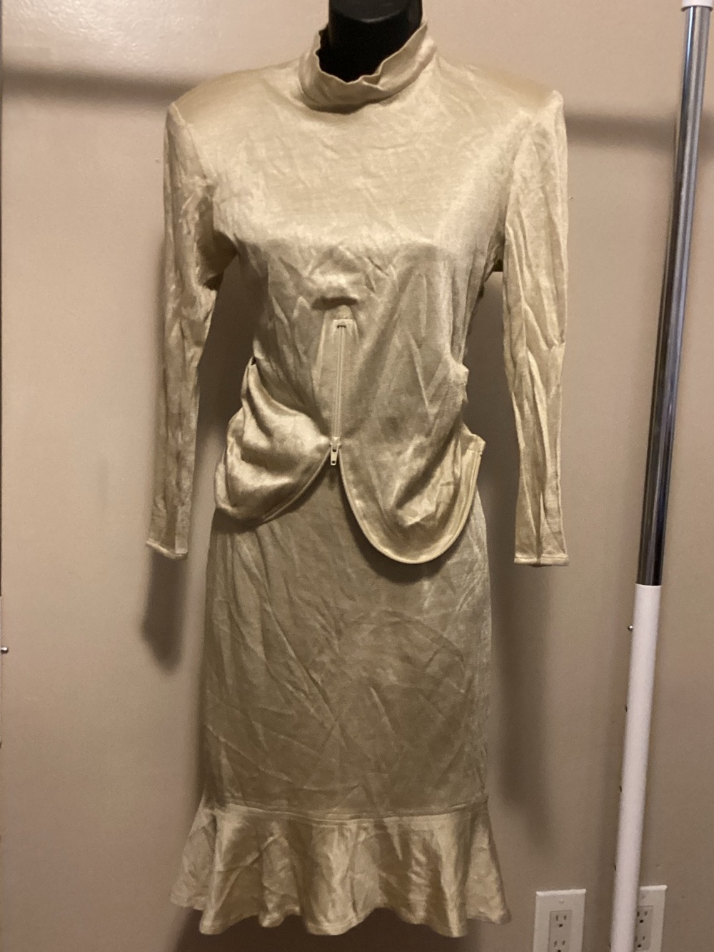 Cream Long-Sleeve blouse and squirt with Ruffle Hem